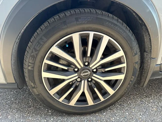 Used 2023 Gray Nissan SV image 16