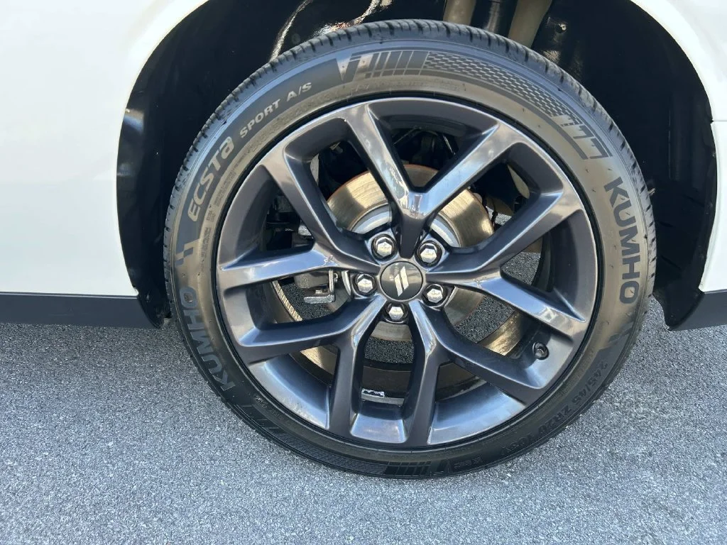 Used 2021 White Dodge SXT image 15