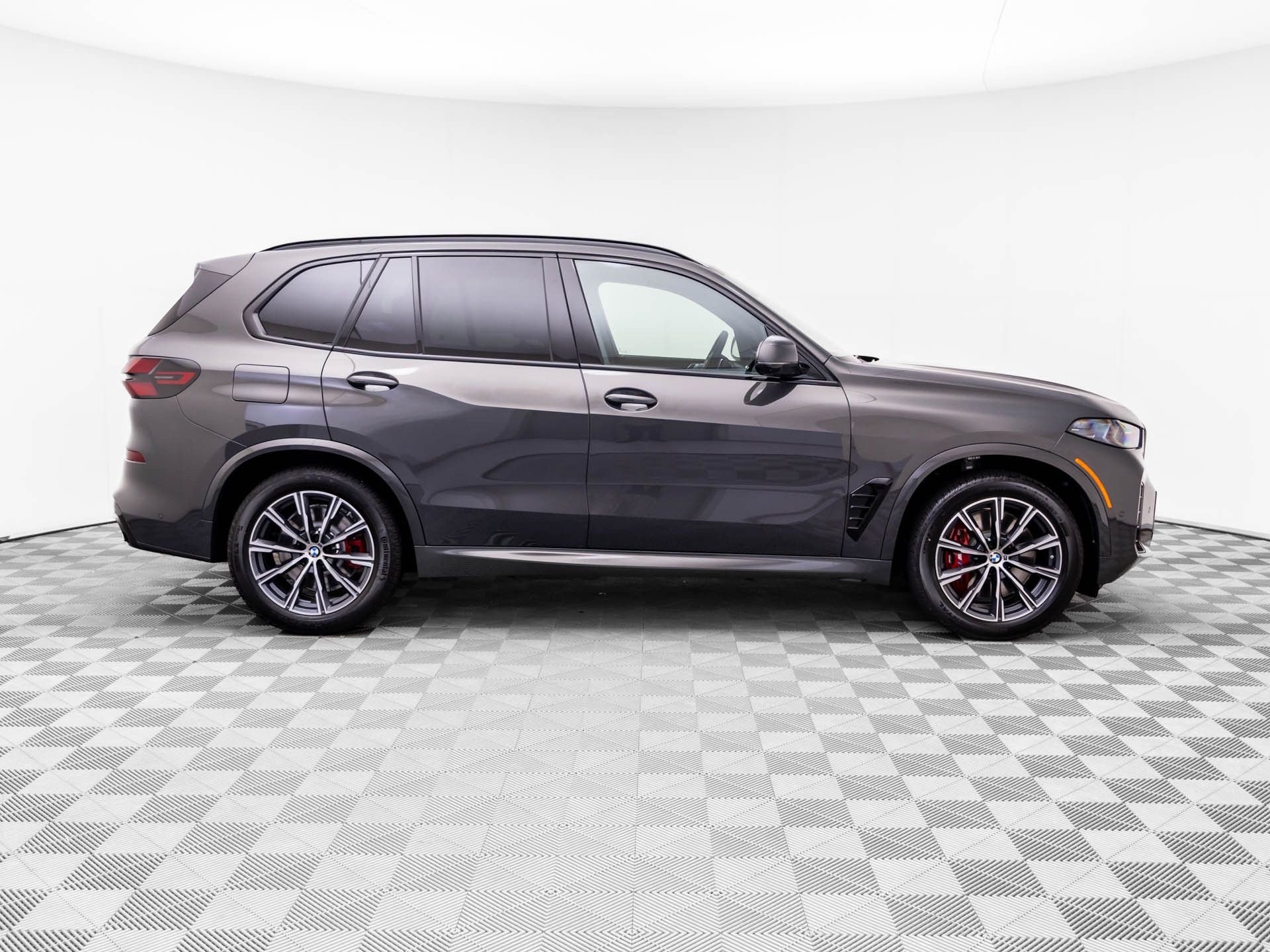 New 2026 Dravit Grey Metallic BMW xDrive50e image 8