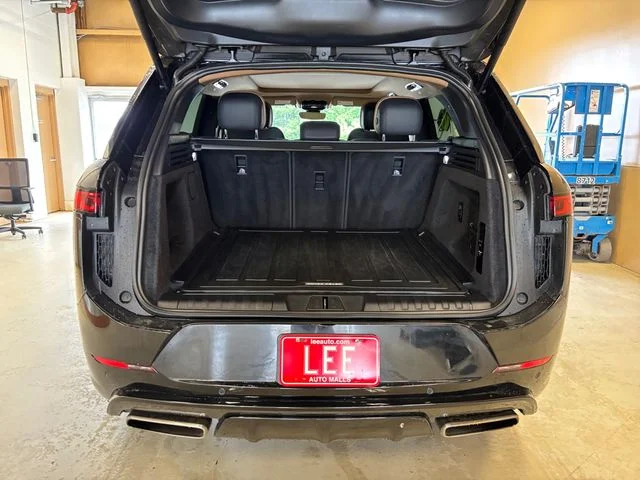 Used 2023 Black Land Rover SE Dynamic image 25