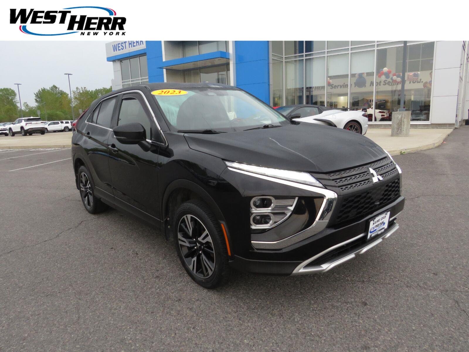 Used 2023 Labrador Black Pearl Mitsubishi SE image 1