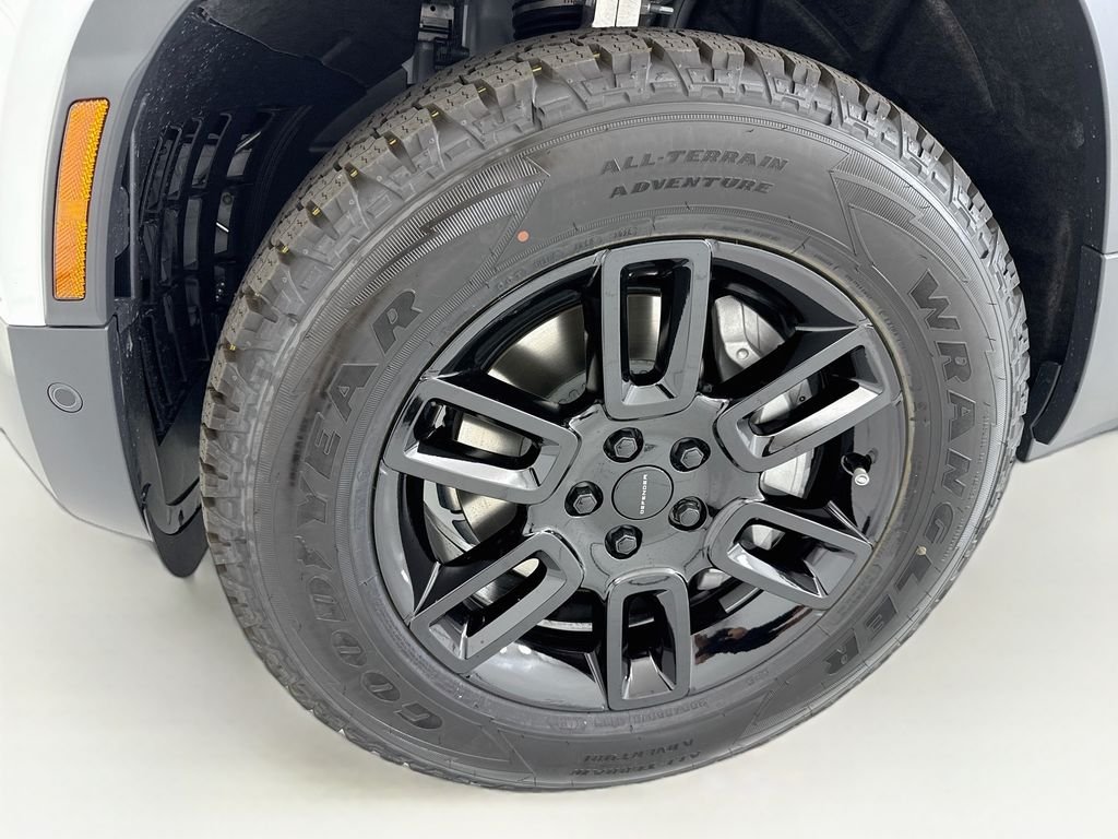 Used 2026 Fuji White Land Rover S image 30