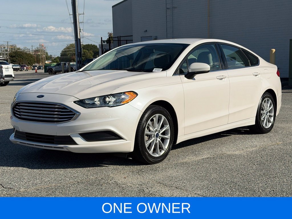 Used 2017 White Ford SE image 5