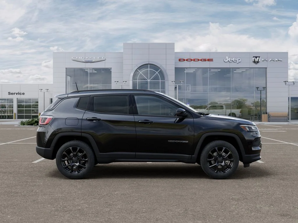 New 2026 Diamond Black Crystal Pearlcoat Jeep Latitude image 22