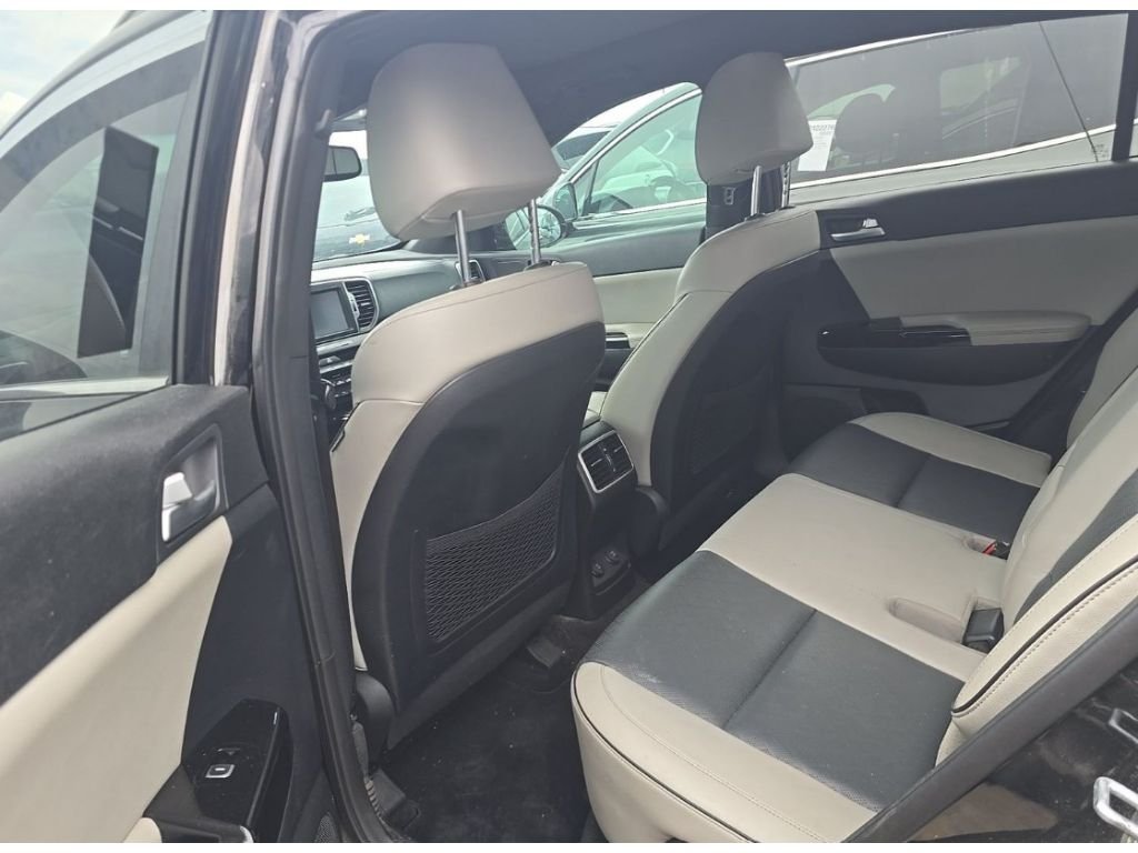 Used 2017 Black Cherry Kia SX image 8