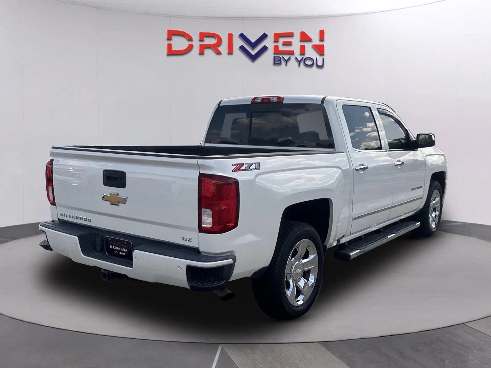 Used 2018 IRIDESCENT PEARL TRICOAT Chevrolet LTZ image 4