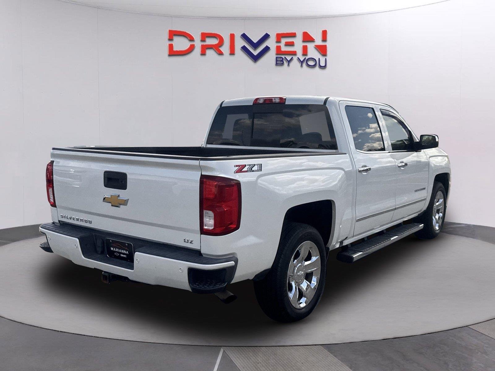 Used 2018 IRIDESCENT PEARL TRICOAT Chevrolet LTZ image 4