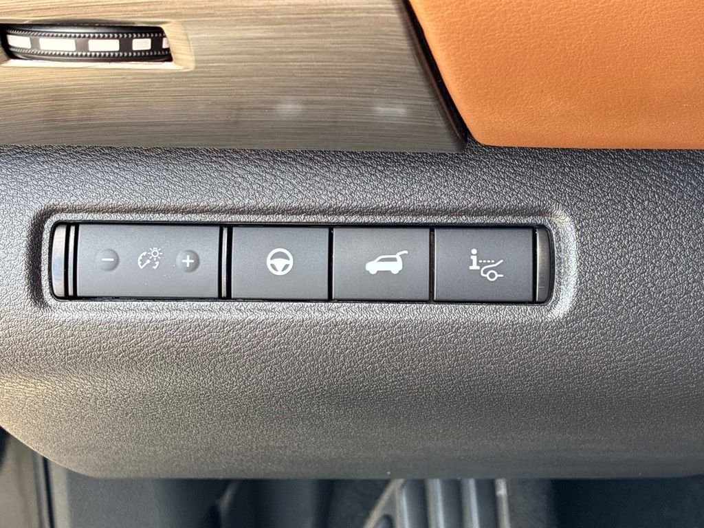 Used 2025 Black Nissan Platinum image 27