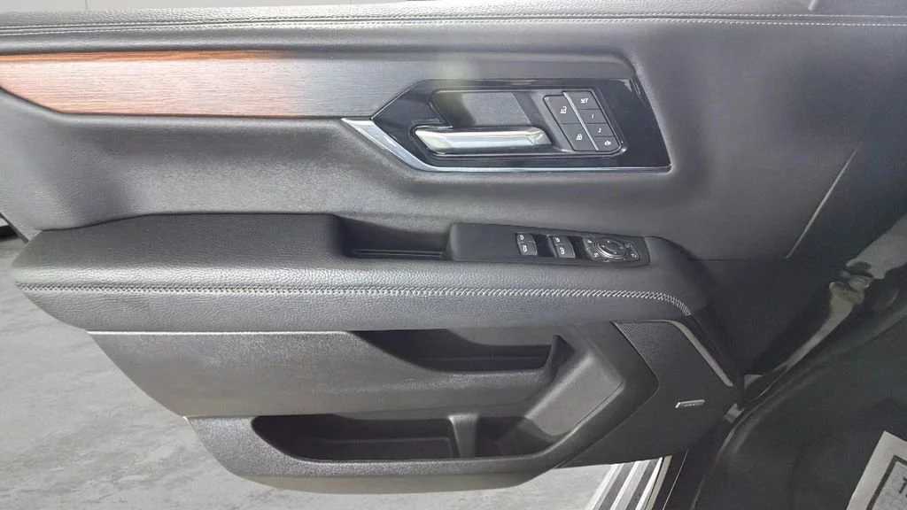 Certified Used 2025 Onyx Black GMC Denali image 25