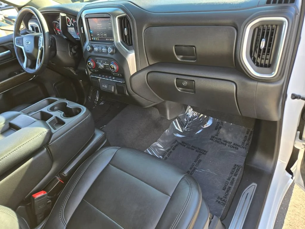Used 2022 Iridescent Pearl Tricoat Chevrolet RST image 16