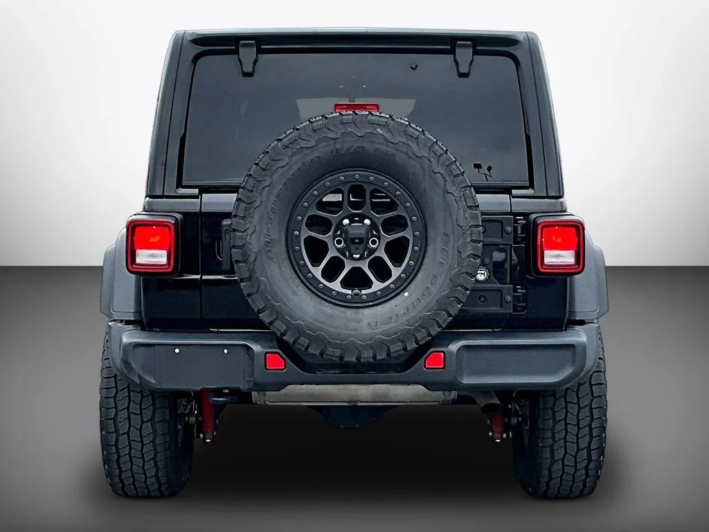 Used 2022 Black Jeep Unlimited High Tide image 5