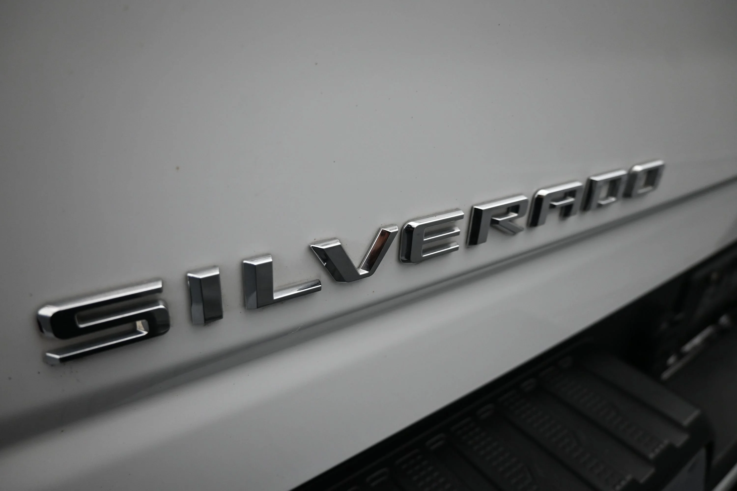 Used 2025 Summit White Chevrolet LT image 13