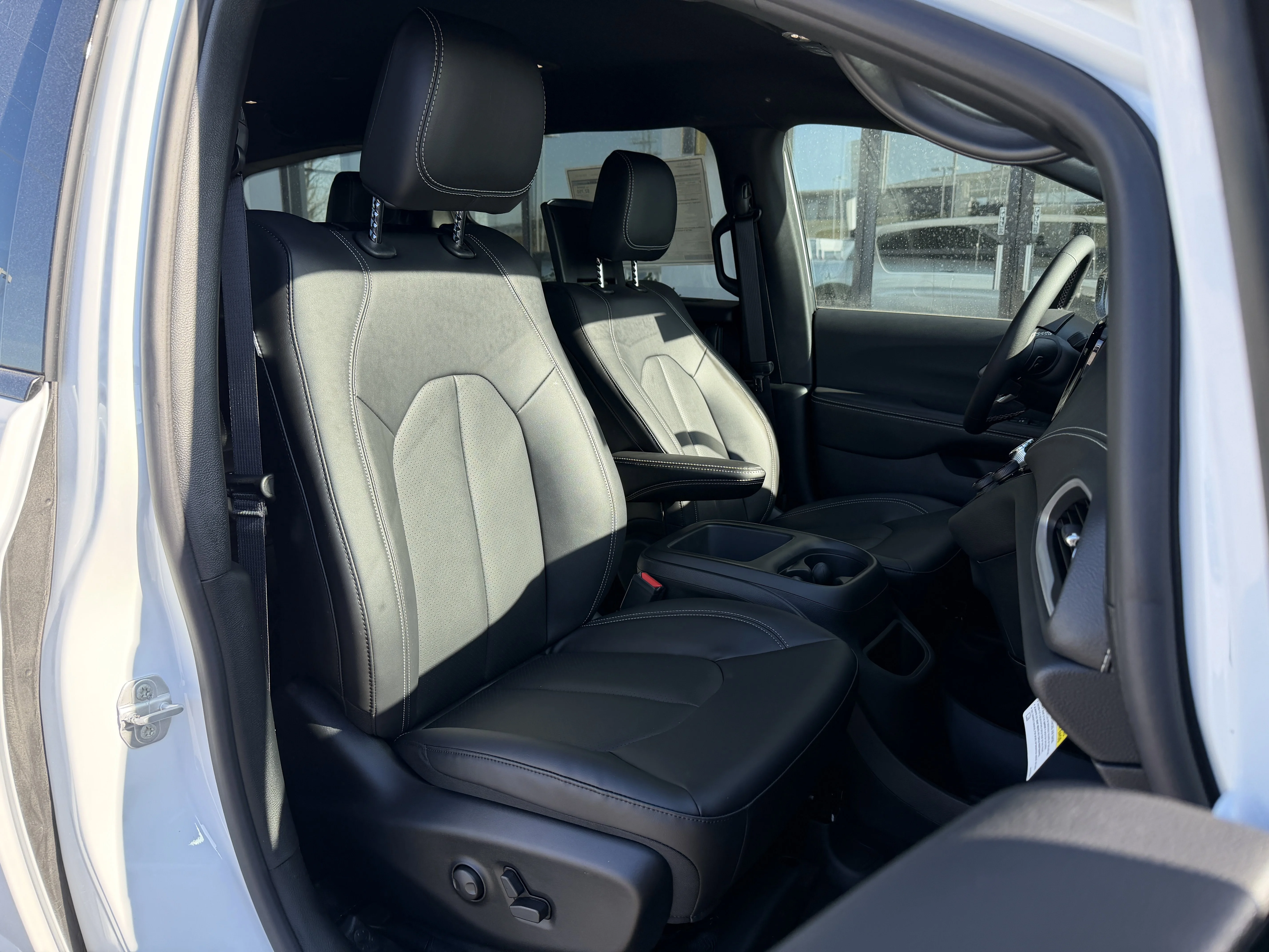 2026 Chrysler Pacifica Select - Photo 22