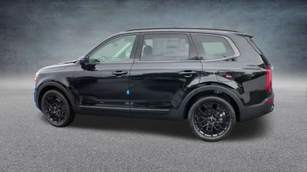 Used 2022 Black Kia EX image 15