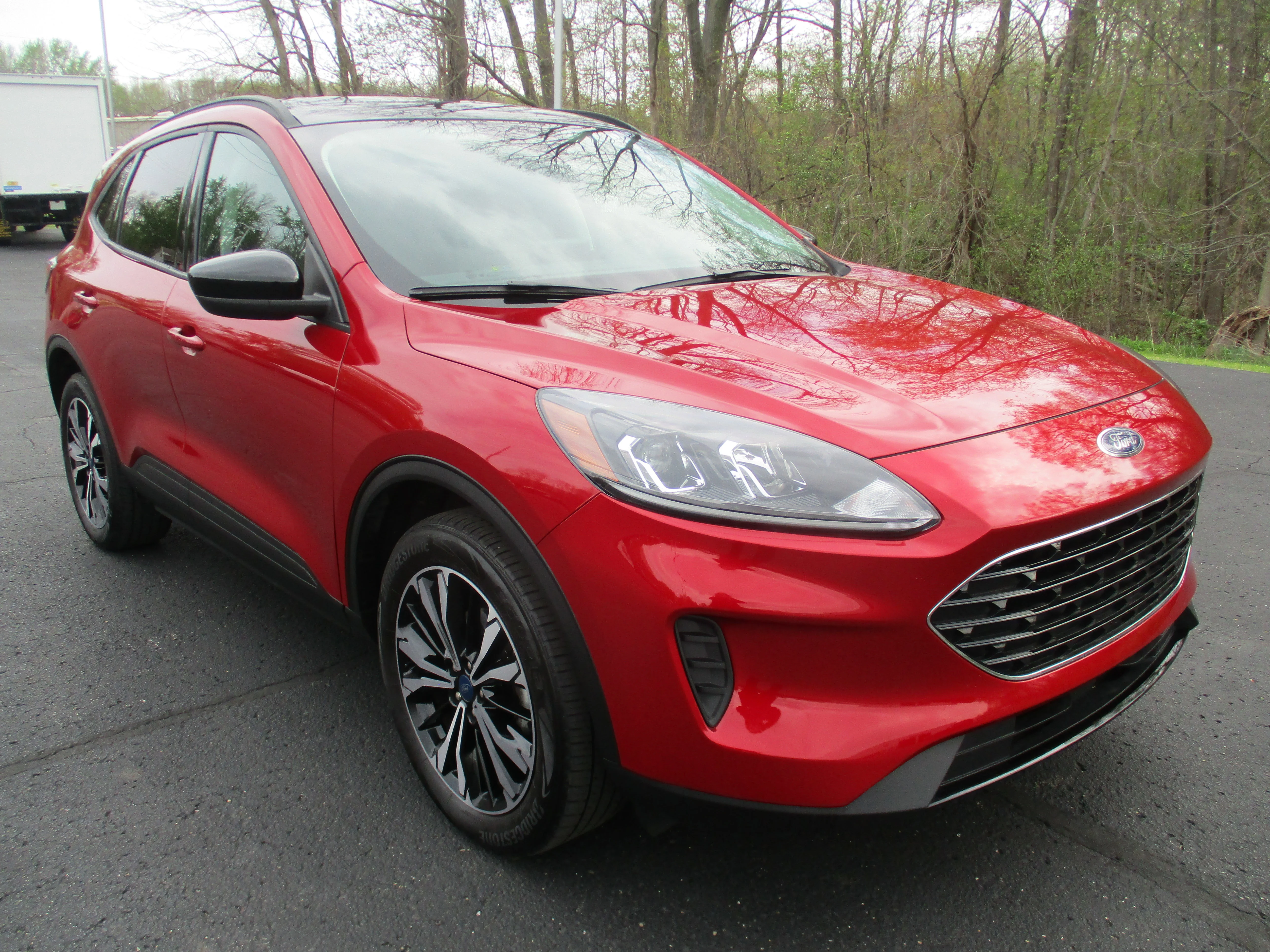Used 2022 Rapid Red Metallic Tinted Clearcoat Ford SE image 3