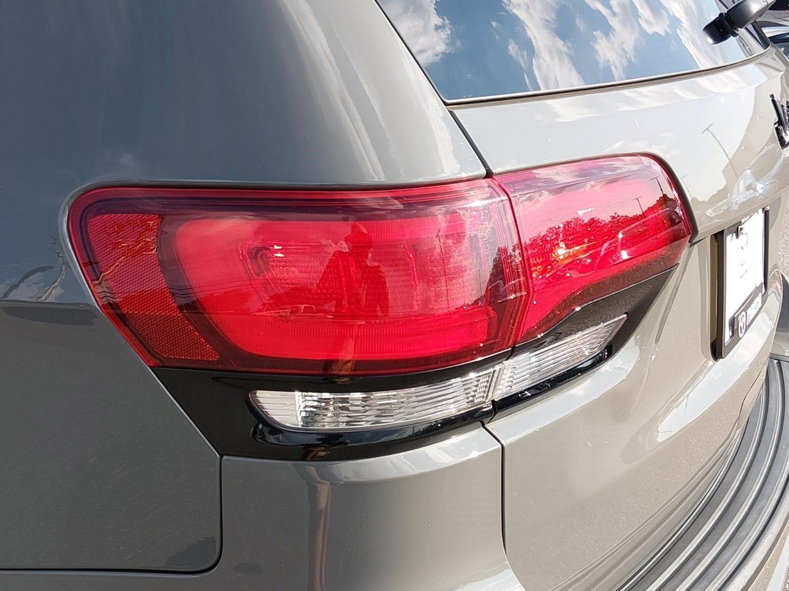 Used 2020 Sting-Gray Clearcoat Jeep Altitude image 13