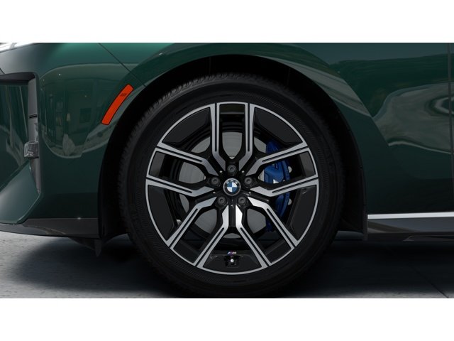 New 2027 Vancouver Green Metallic BMW 740 image 7