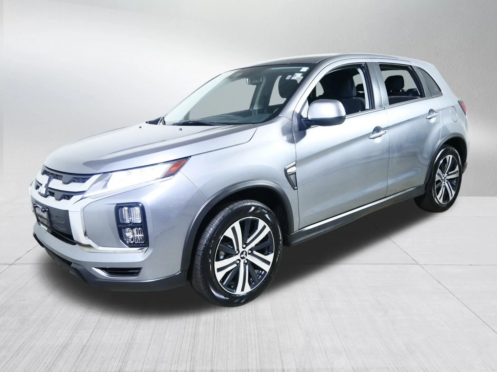 Used 2025 Mercury Gray Metallic Mitsubishi ES image 3