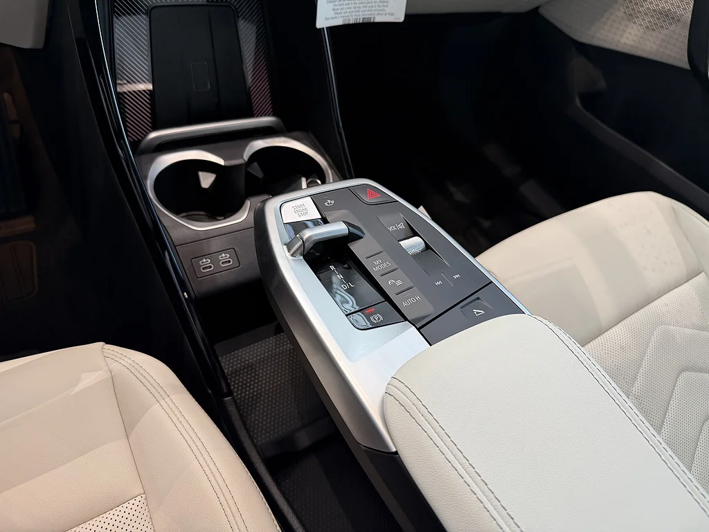 New 2027 Space Silver Metallic BMW xDrive28i image 10