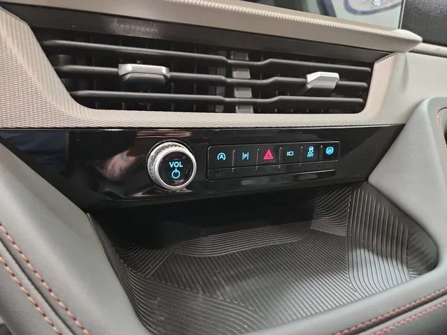 New 2026 Star White Metallic Tri-Coat Ford Active image 17