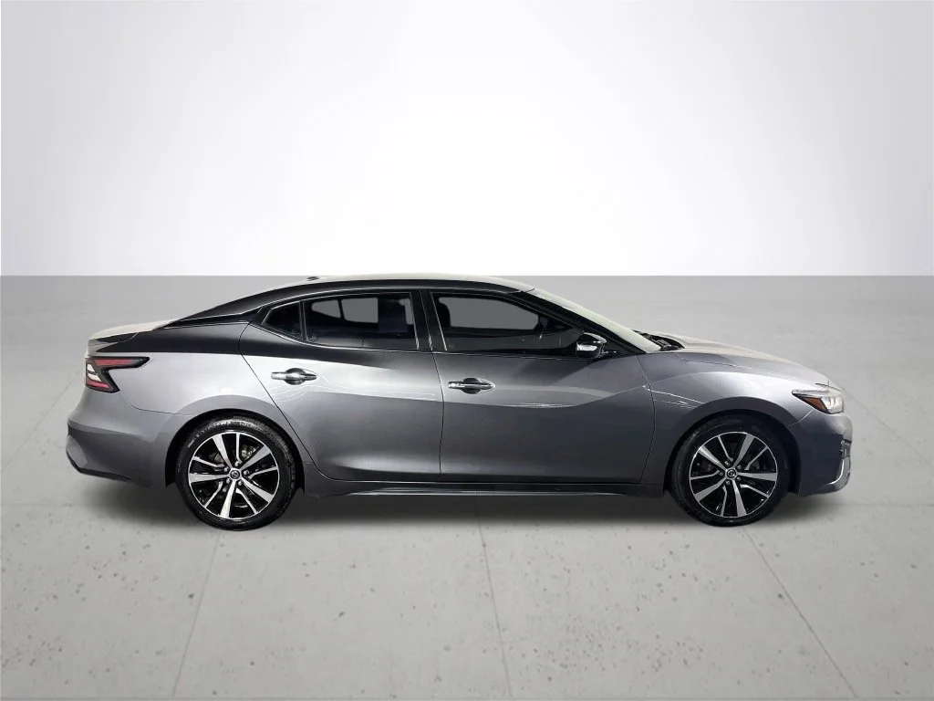 Used 2021 Gray Nissan SV image 5