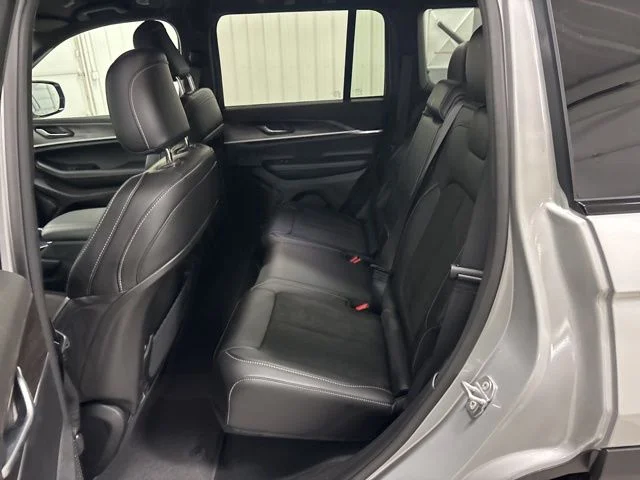 New 2026 Silver Zynith Exterior Paint Jeep Altitude image 31