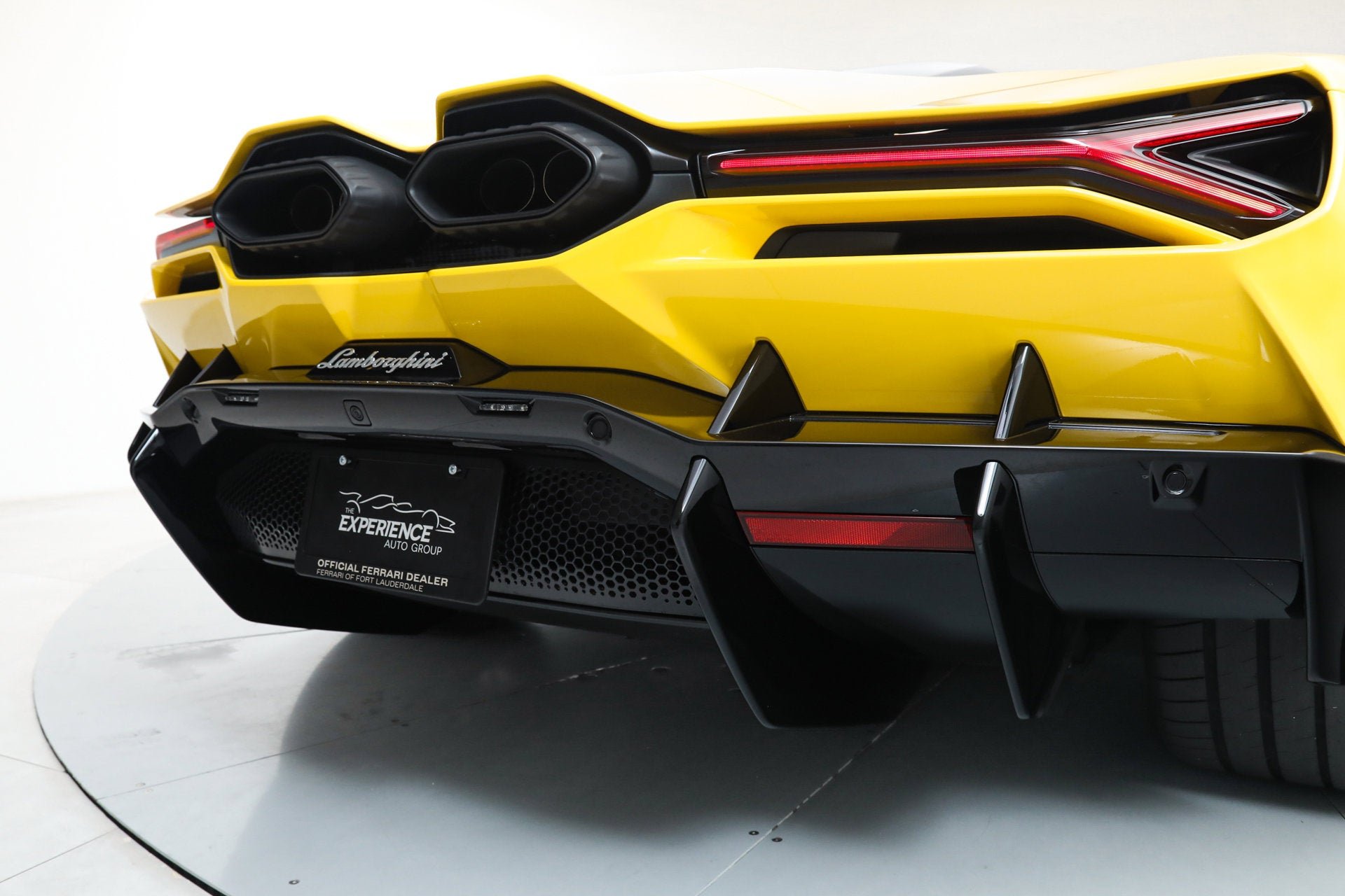 2024 Lamborghini Revuelto Base - Photo 17