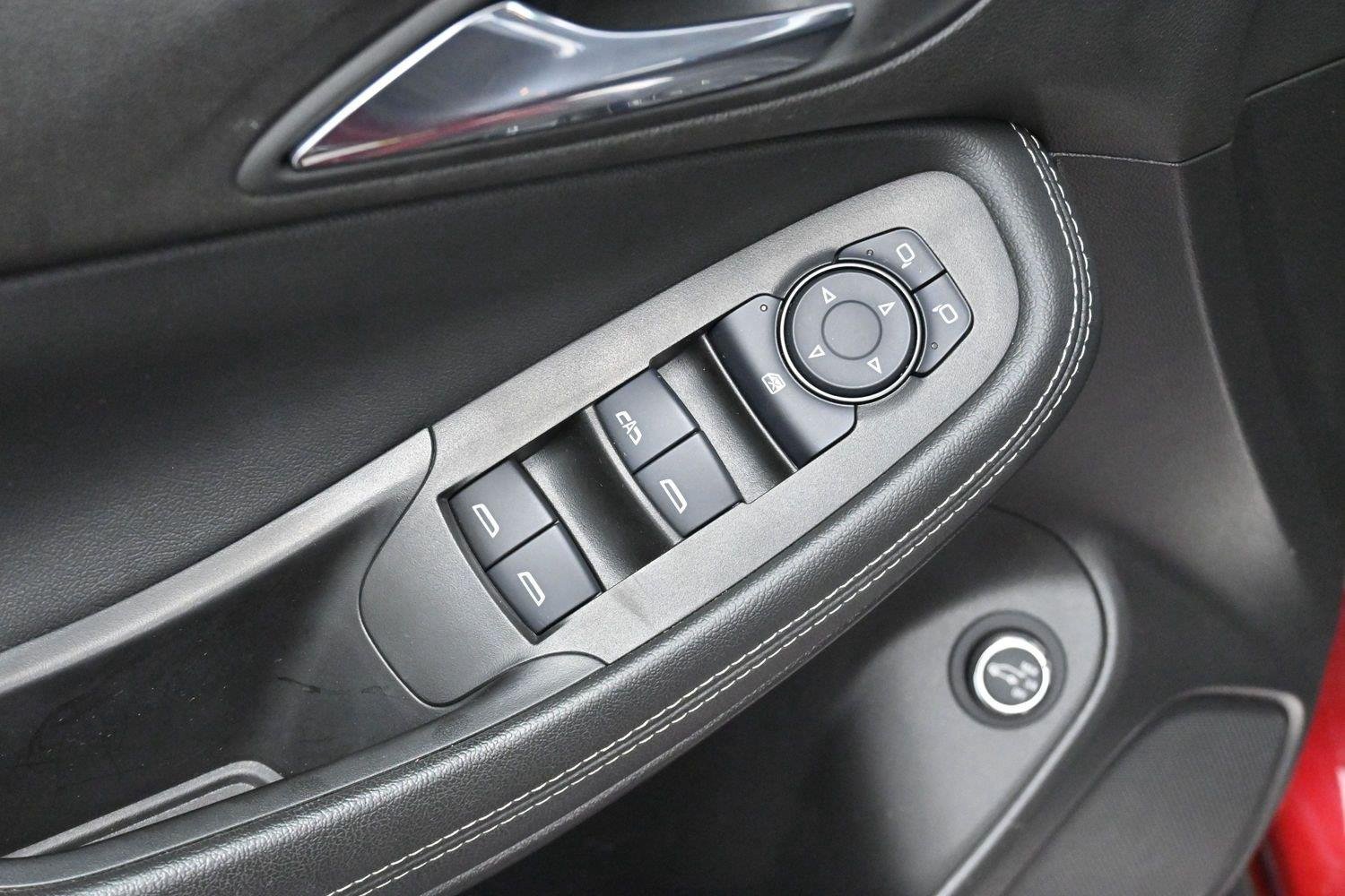 Used 2022 Cinnabar Metallic Buick Select image 11