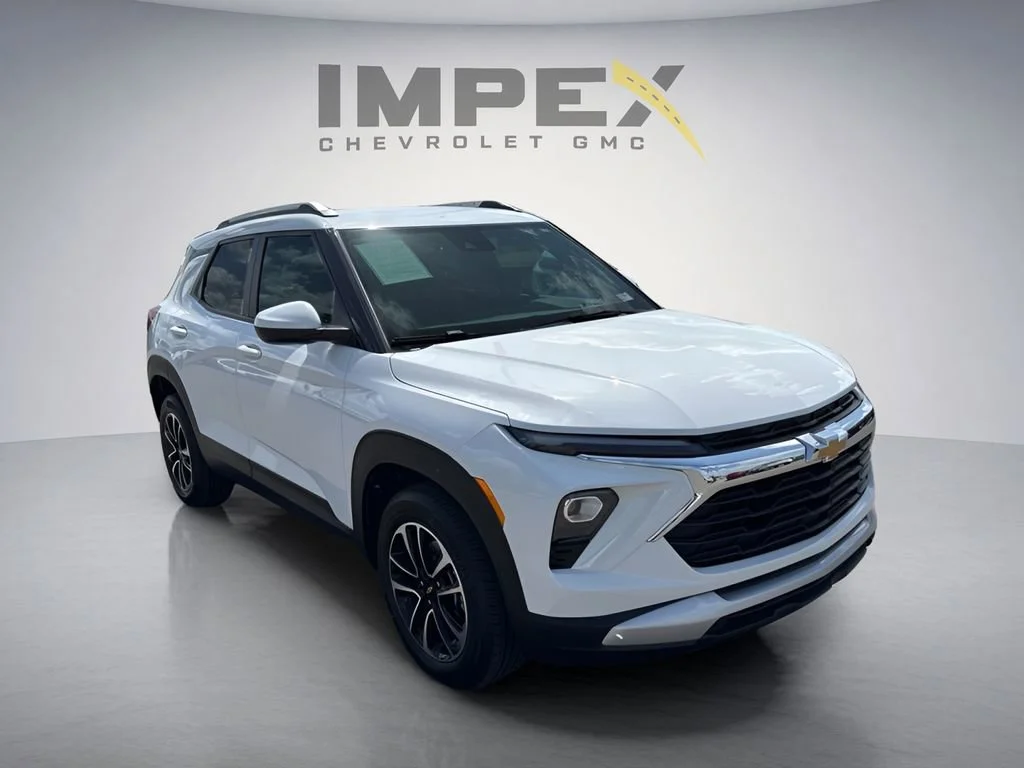 Used 2025 Summit White Chevrolet LT image 7