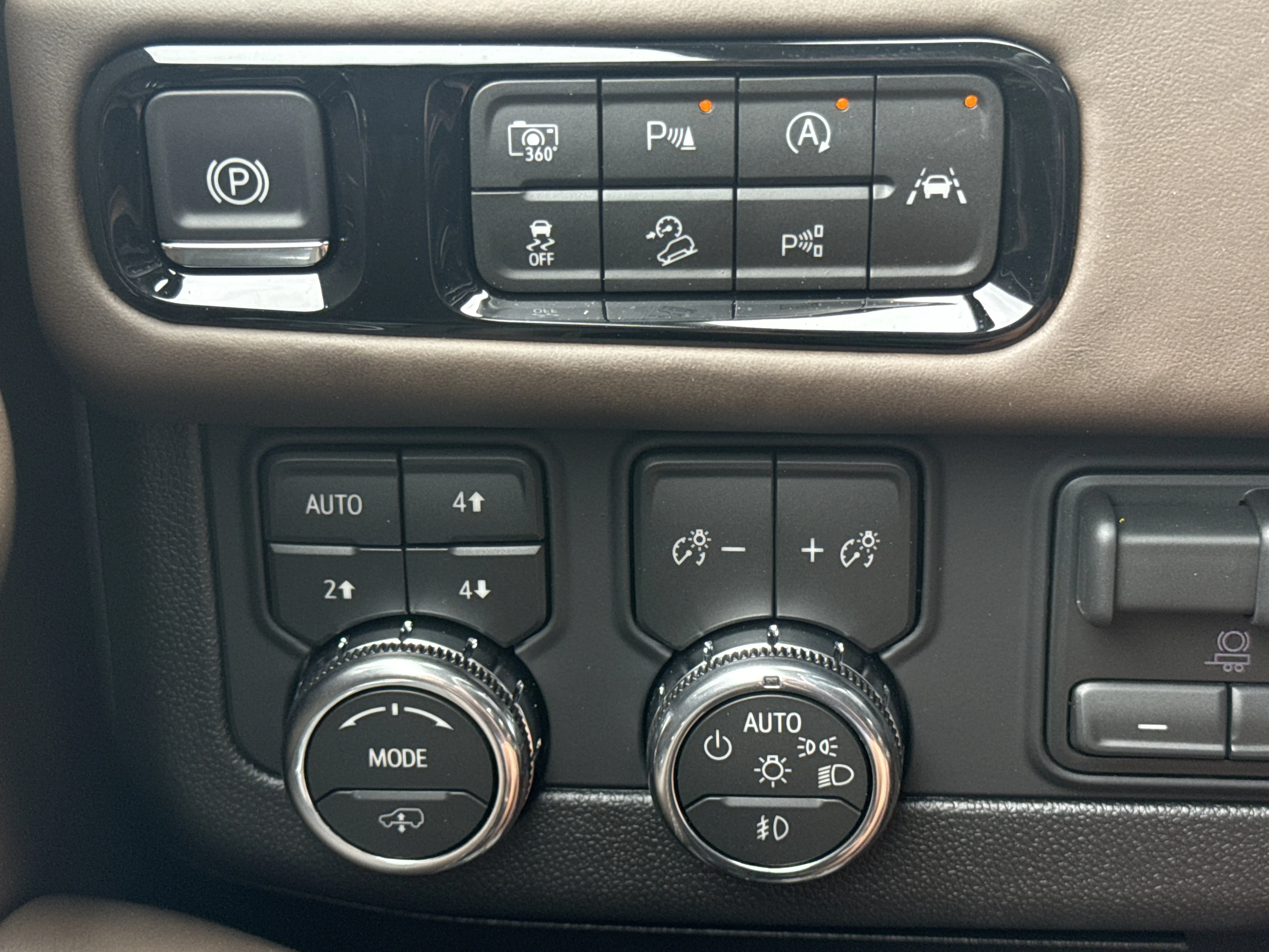New 2026 Glacier White Tricoat GMC Denali Ultimate 4WD image 27