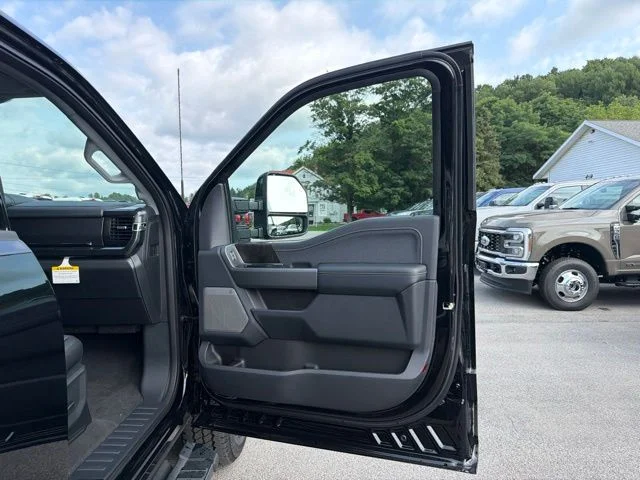 New 2026 Agate Black Metallic Ford F-250® Lariat® image 100