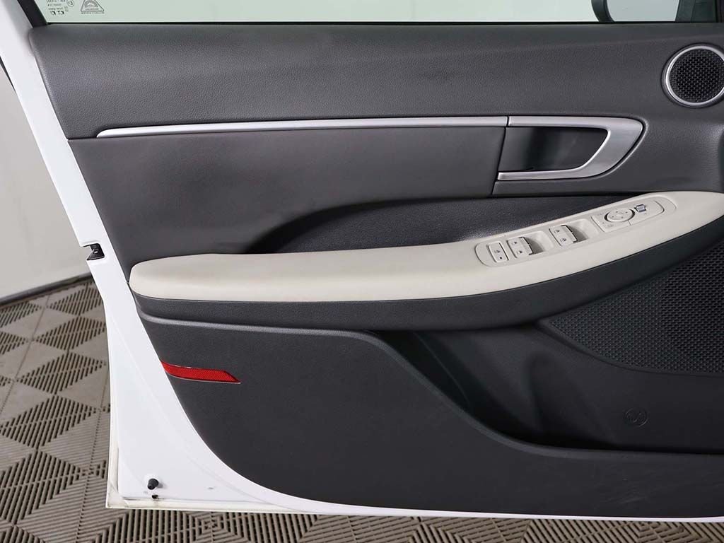 Used 2022 Gray Hyundai SEL image 19