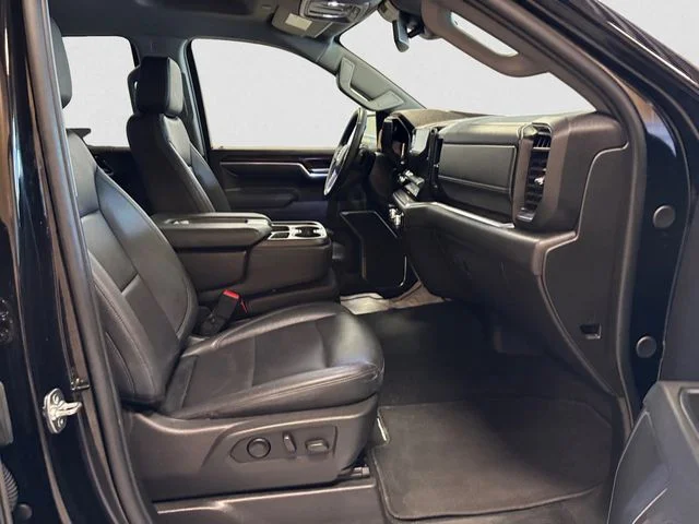 Used 2025 Black GMC SLT image 16