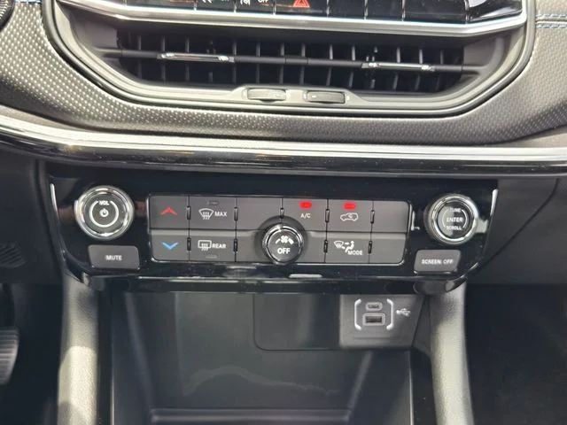 New 2026 Red Hot Pearlcoat Jeep Latitude image 17