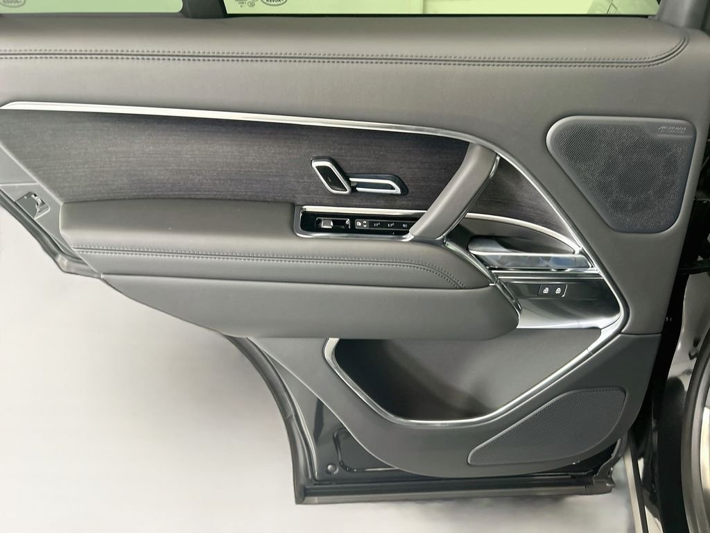 New 2026 Santorini Black Land Rover SE image 25