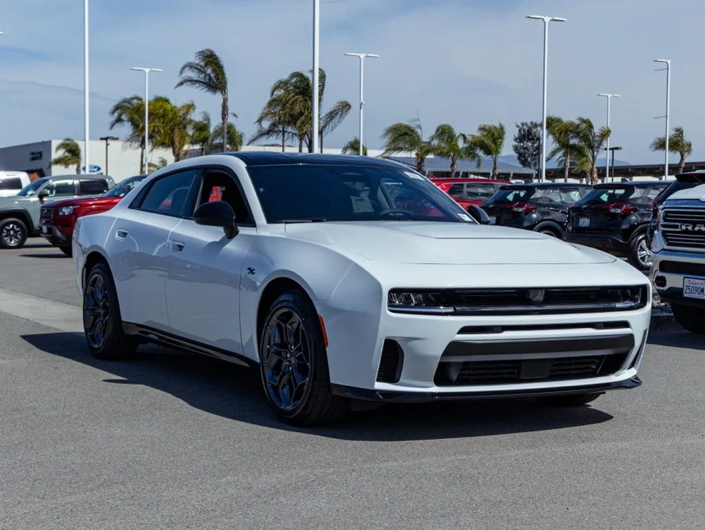 New 2026 White Knuckle Exterior Paint Dodge R/T Blacktop 4-door AWD image 1