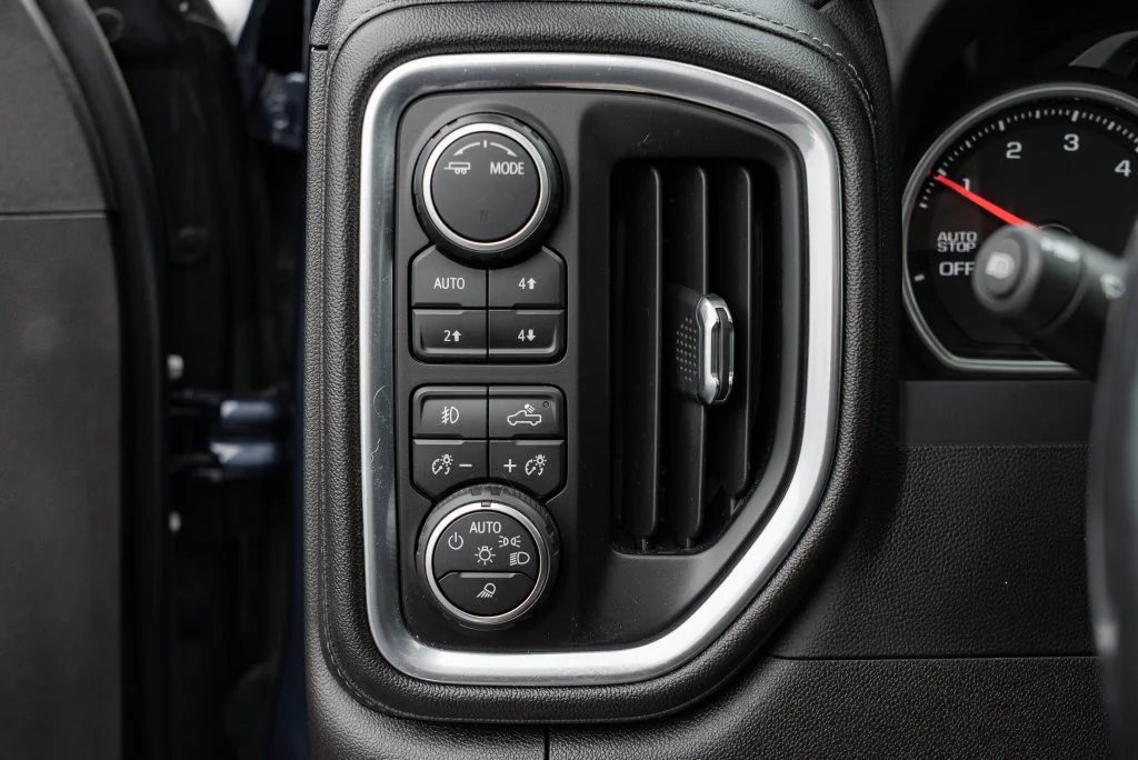 Used 2022 Northsky Blue Metallic Chevrolet High Country image 22