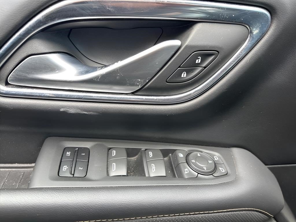 Used 2022 White Frost Tricoat GMC AT4 image 19