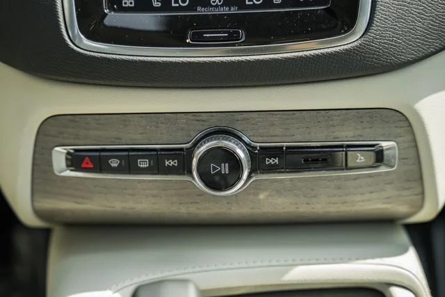 Certified Used 2023 Onyx Black Volvo Plus image 24