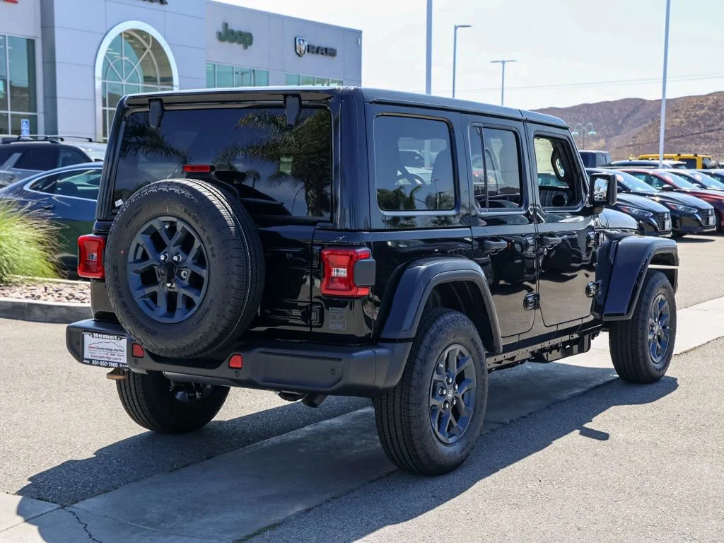 New 2026 Black Clear-Coat Exterior Paint Jeep  image 4