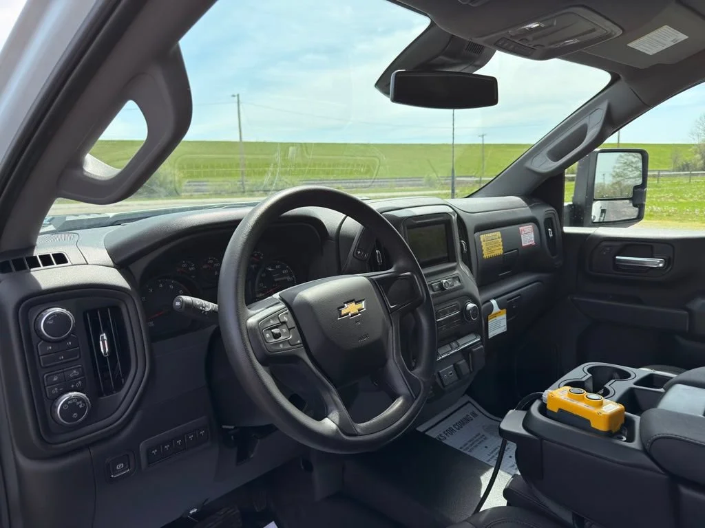 New 2025 Summit White Chevrolet Work Truck image 21