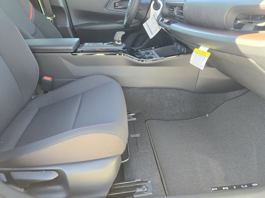 2026 Toyota Prius Plug-in Hybrid SE - Photo 11