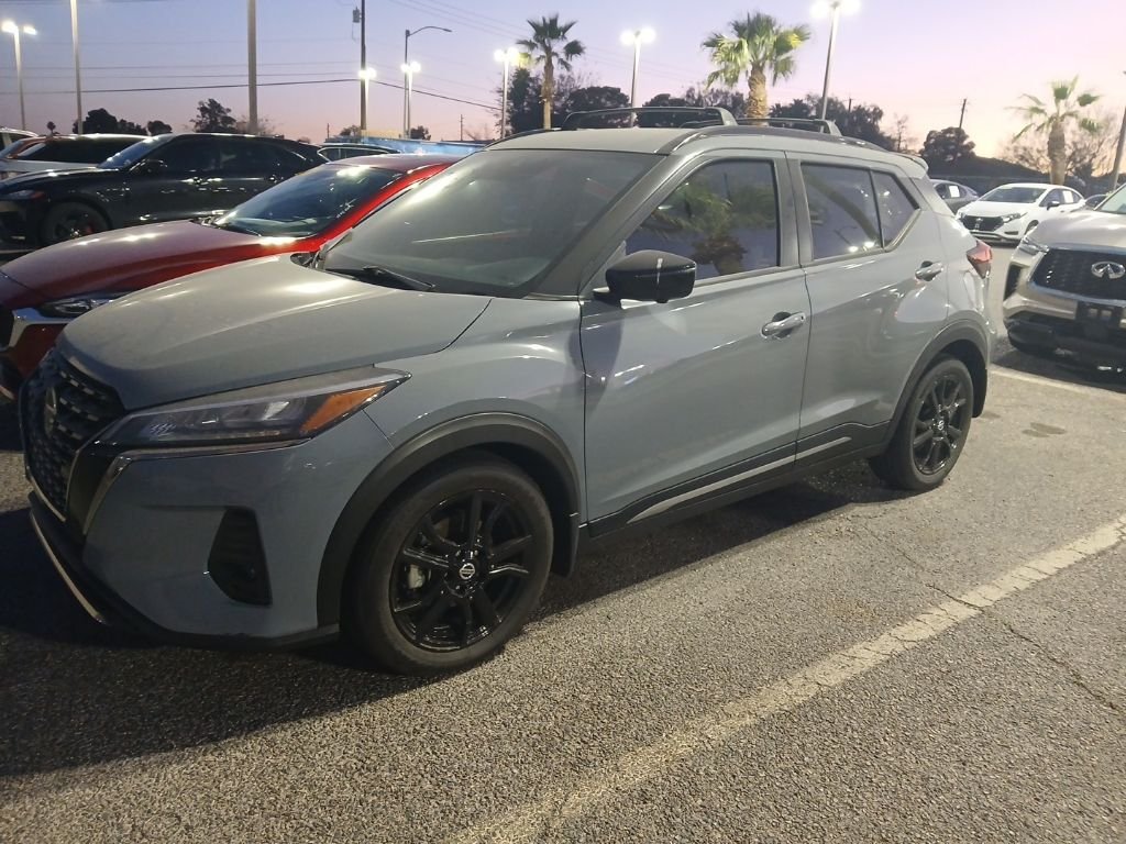 2021 Nissan Kicks SR