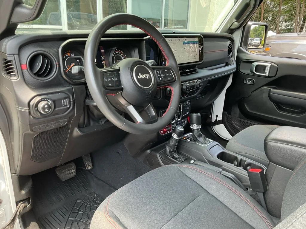 Used 2024 White Jeep Rubicon image 22