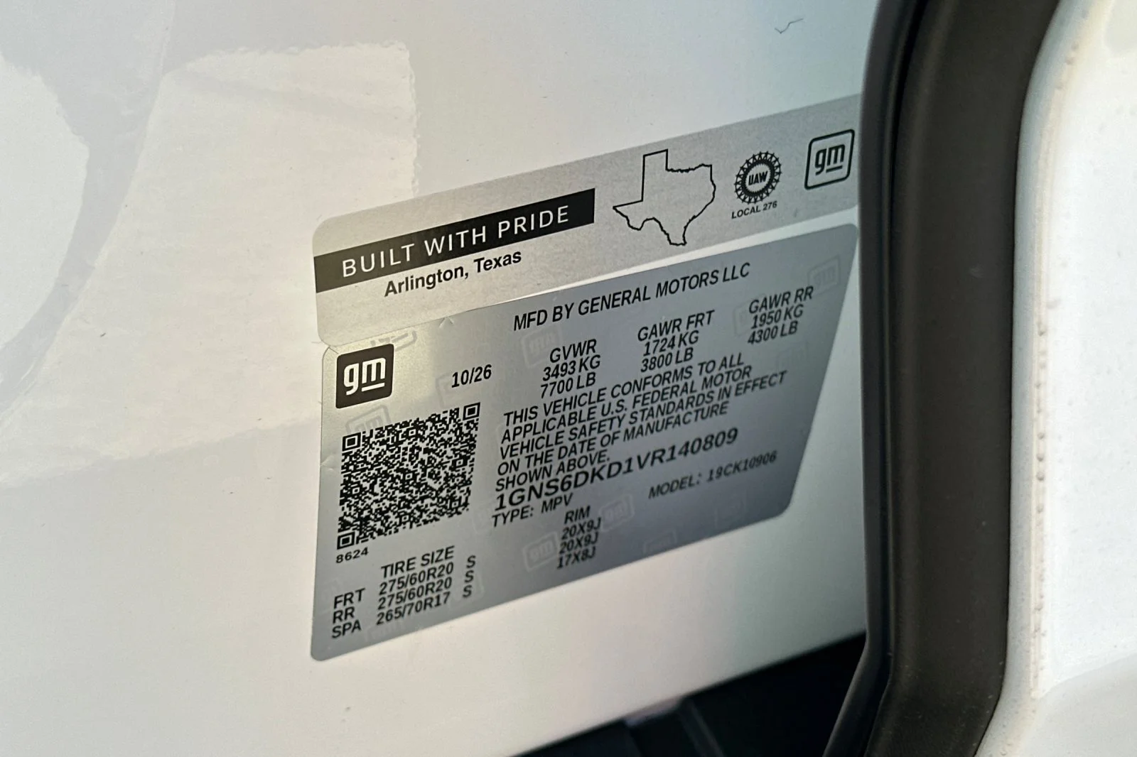 New 2027 Summit White Chevrolet Z71 image 29