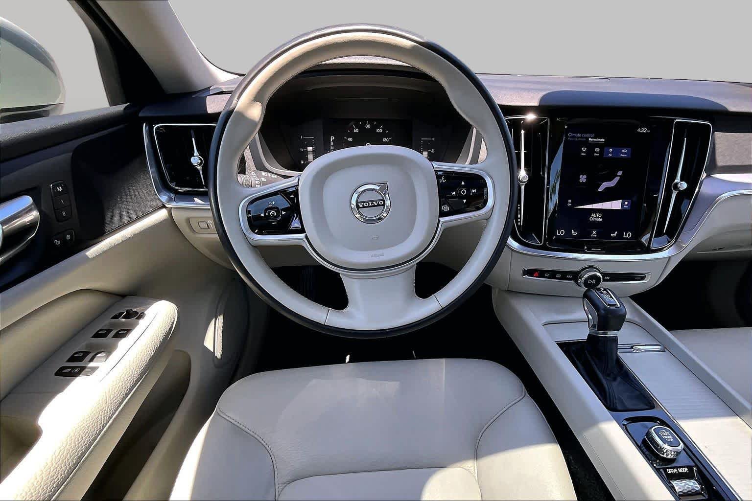 Pre-Owned 2019 Volvo S60 Momentum
