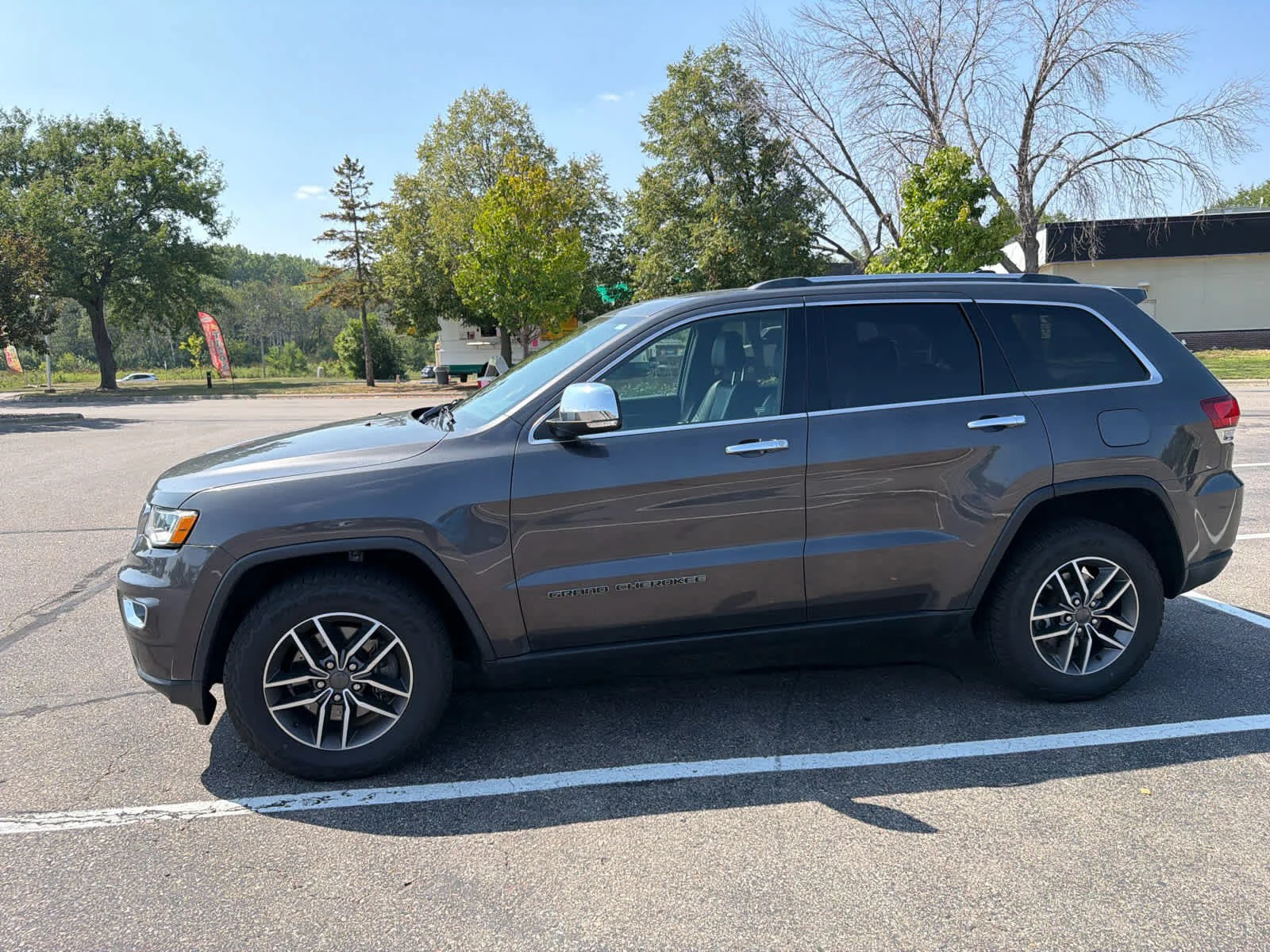 Used 2021 Granite Crystal Metallic Clearcoat Jeep Limited image 4