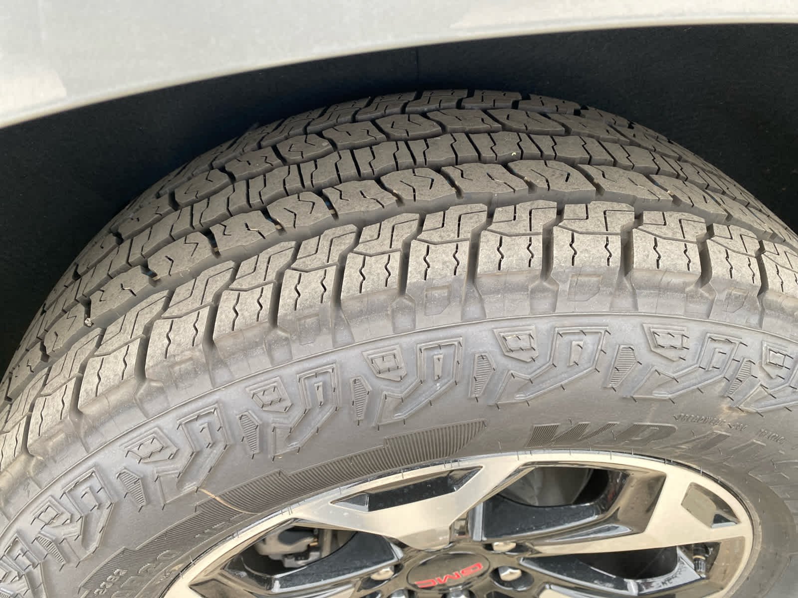 2026 GMC Yukon AT4 - Photo 32