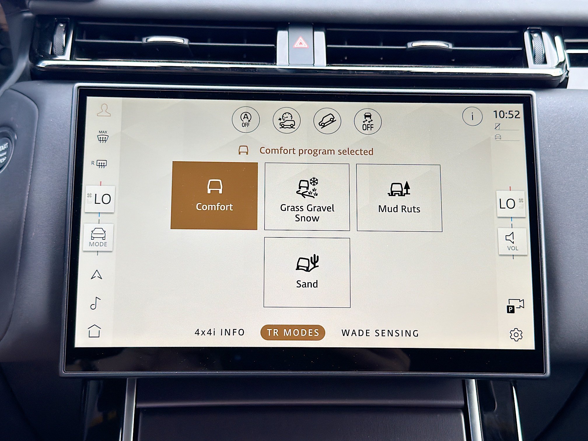 New 2026 Zadar Grey Land Rover Dynamic SE image 29