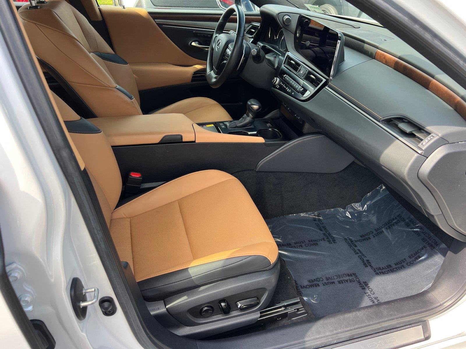 Used 2025 Eminent White Pearl Lexus ES 300h image 13